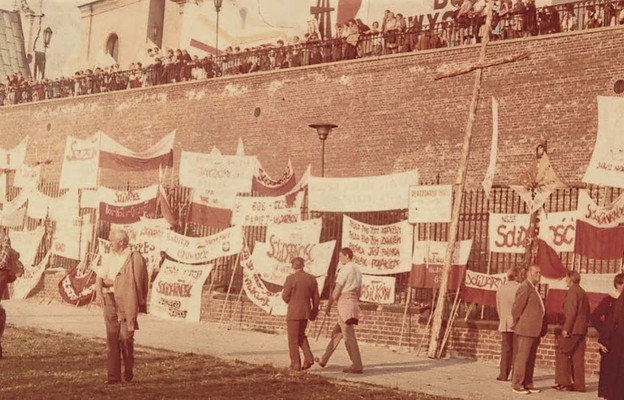 Protest NSZZ „Solidarność” przed szczytem Jasnej Góry