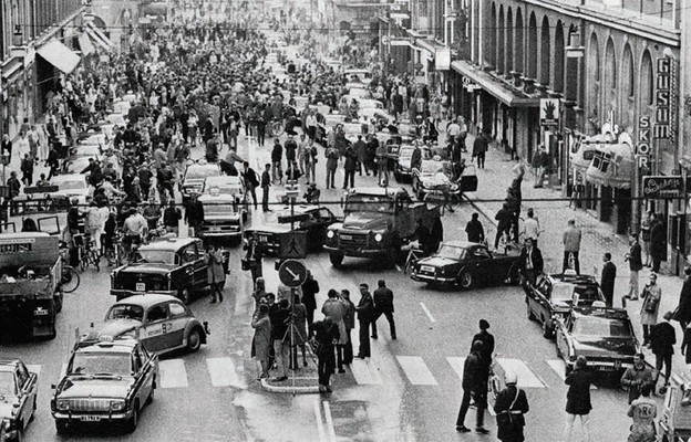 Zmiana kierunku jazdy w centrum Sztokholmu, 3 września 1967 r.