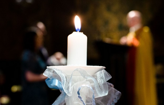 Dlaczego formuła: „My ciebie chrzcimy...” powoduje nieważność sakramentu?