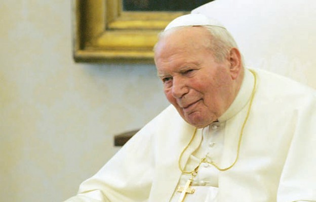 Zniszczyć Jana Pawła II