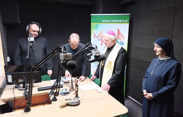 Wspólna modlitwa w studiu Radio Fara