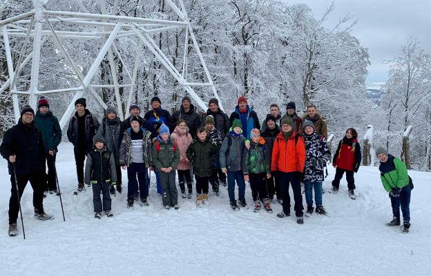 Pamiątkowe zdjęcie pod krzyżem na 