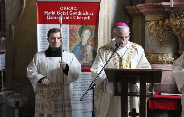 Liturgia rozpoczęła się modlitwą w kaplicy MB Świdnickiej