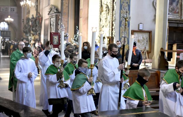 Intronizacja księgi słowa Bożego w świdnickiej katedrze