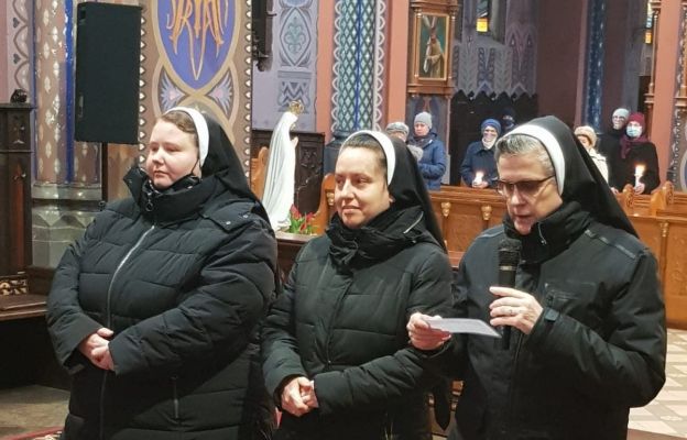 Siostry pasjonistki z Dąbrowy Górniczej podczas odnowienia ślubów zakonnych