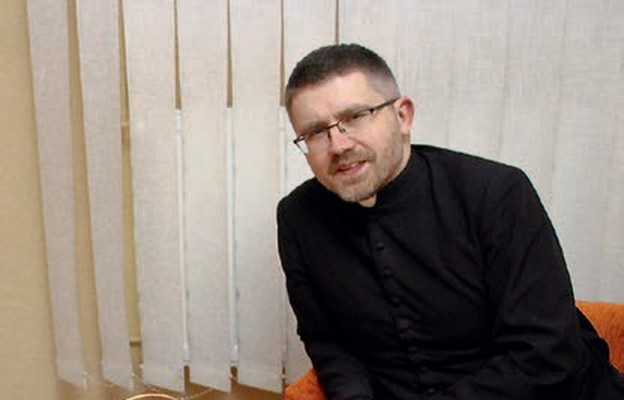 Ks. dr Dariusz Wołczecki – teolog duchowości, w trakcie Studium Pomocy Psychologicznej w Warszawie