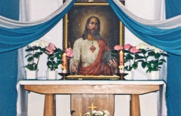 Obraz Serca Jezusowego, który był „świadkiem” pierwszej Mszy św. w Ostrówku