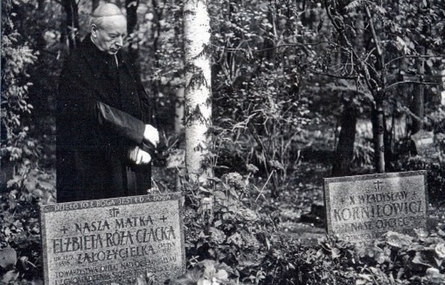Kardynał Wyszyński często modlił się przy grobach założycieli Lasek