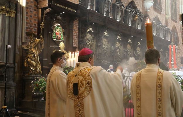 Liturgia Wigilii Paschalnej w katedrze wrocławskiej