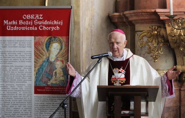 Bp Ignacy Dec podczas Mszy św. w sanktuarium Matki Bożej Świdnickiej