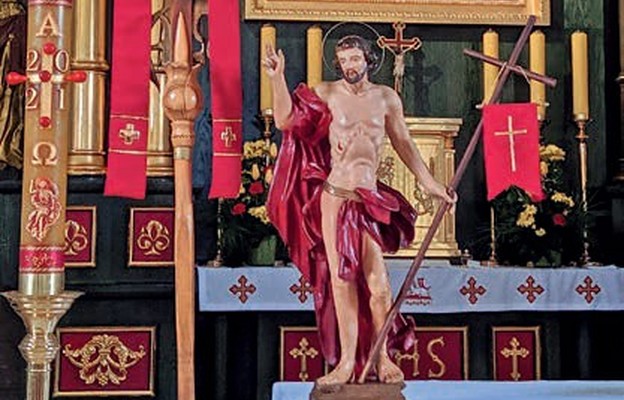 Rzeźba ołtarzowa Chrystusa Zwycięzcy w kościele św. Klemensa w Ustroniu