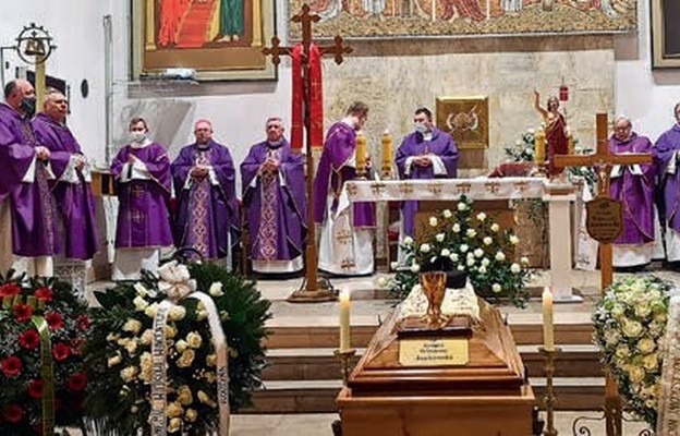 Liturgii pogrzebowej przewodniczył abp Andrzej Dzięga
