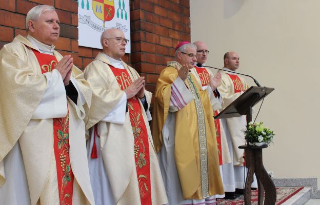 Msza św. pod przewodnictwem bp Marka Mendyka w kościele NMP Królowej Polski w Świdnicy