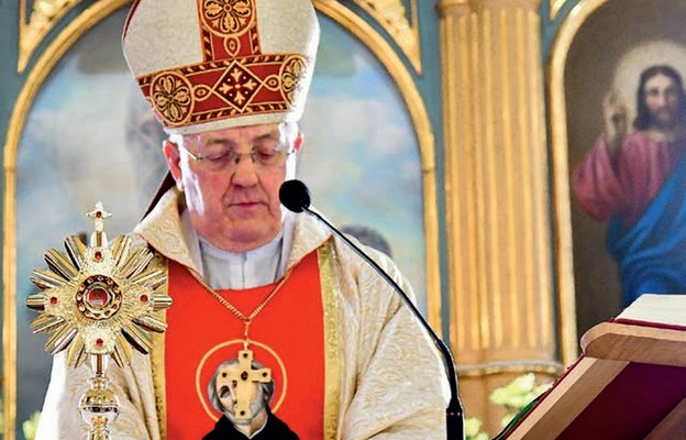 Intronizacji relikwii dokonał bp Mariusz Leszczyński