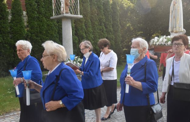 Podczas procesji śpiewano Litanię do Serca Pana Jezusa