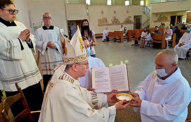 W trosce o ołtarz i słowo