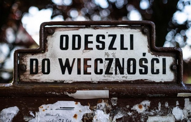 Kto modli się za zmarłych, ten sobie zbawienie wyprasza