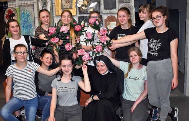 Siostry pasterki kontynuują misję wychowania dziewcząt m.in. w Pniewitem