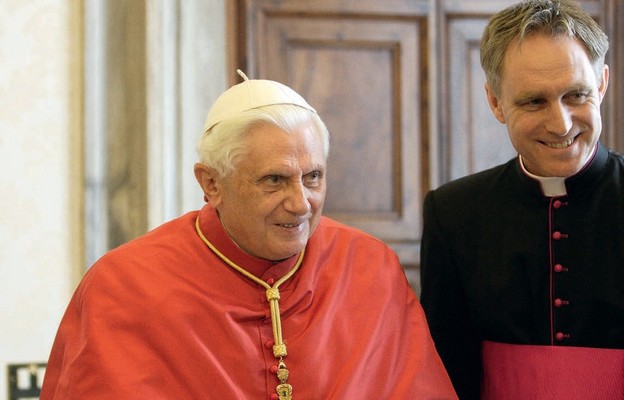 Benedykt XVI i jego sekretarz Georg Gänswein