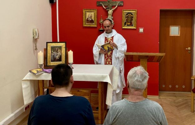 Każdy z uczestników otrzymał zestaw medytacji i wspólnych modlitw, które będziemy odprawiać w każdą sobotę