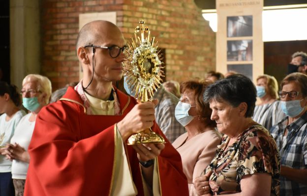 Ks. Mariusz Frukacz: być czcicielem Krwi Chrystusa to naśladować Chrystusa Eucharystycznego