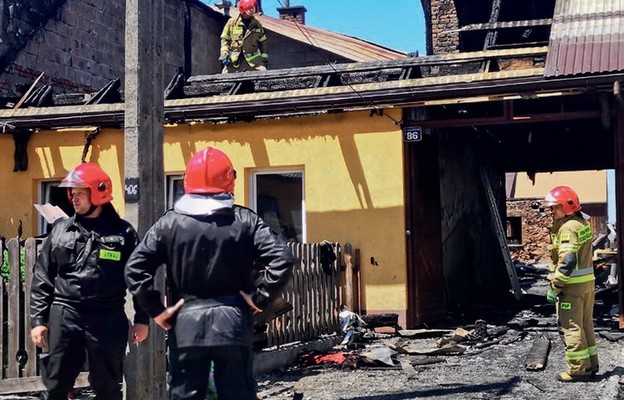 W gaszeniu pożaru uczestniczyło 400 strażaków i druhów z 9 powiatów