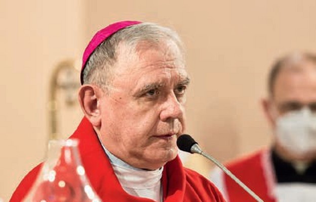 Biskup aktywnie pełni swoją służbę, biorąc udział we wszystkich wydarzeniach w archidiecezji