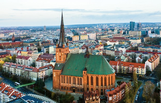 Górująca nad centrum Bazylika Archikatedralna świętego Jakuba Apostoła