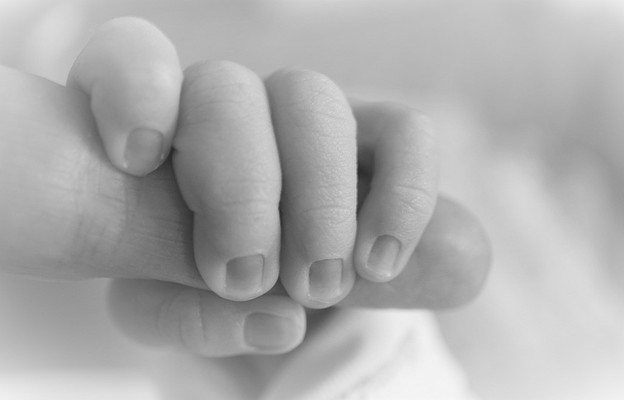 Francja: poronione dzieci będą miały imię i nazwisko