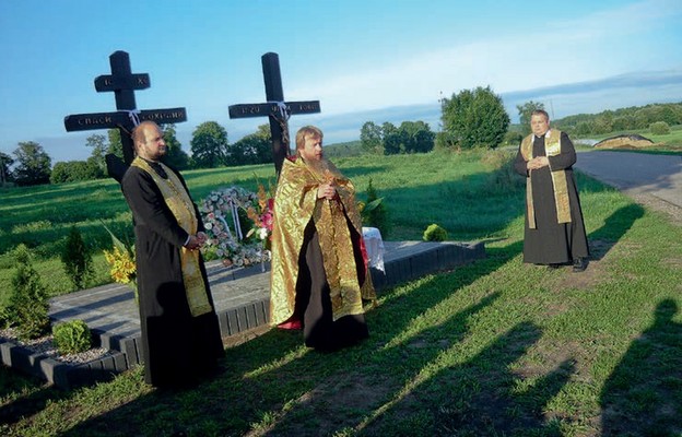 Wyrazem jedności chrześcijańskiej są nowo wybudowane krzyże poświęcone przez kapłanów wyznania katolickiego i prawosławnego
