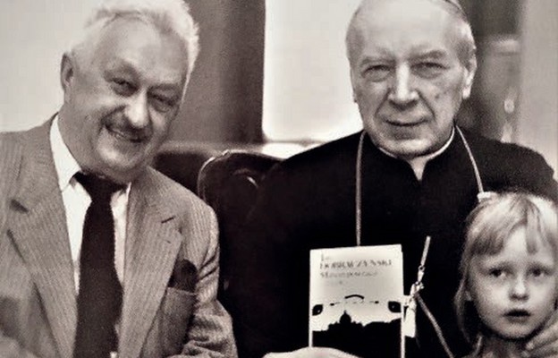 Prymas Wyszyński z pisarzem Janem Dobraczyńskim i jego wnuczką. Dom Arcybiskupów Warszawskich, 1979 r.
