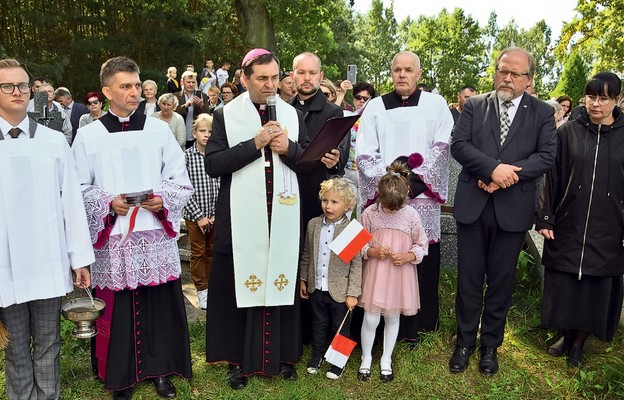 Bp Piotr Sawczuk poświęcił pomnik Michała Demideckiego-Demidowicza