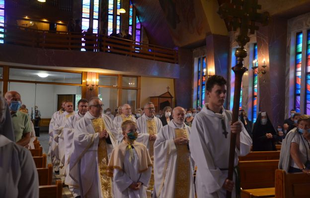Członkowie parafii Zmartwychwstania Pańskiego na Woli Duchackiej przeżywali odpust czcząc wizerunek Matki Bożej Bolesnej