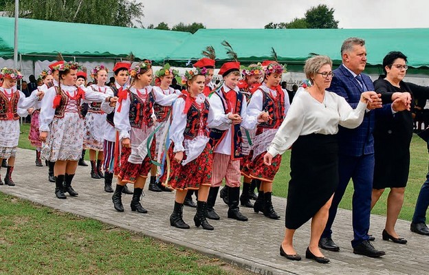 Uroczystość rozpoczęła się polonezem