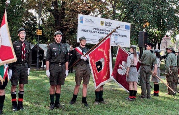 Wydarzenie uświetniła obecność wielu drużyn harcerskich