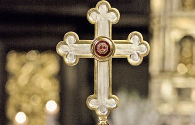 Relikwie Drzewa Krzyża znajdują się w kaplicy Krzyża Trybunalskiego
