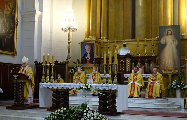 Politechnika Warszawska rozpoczęła rok akademicki Mszą św.