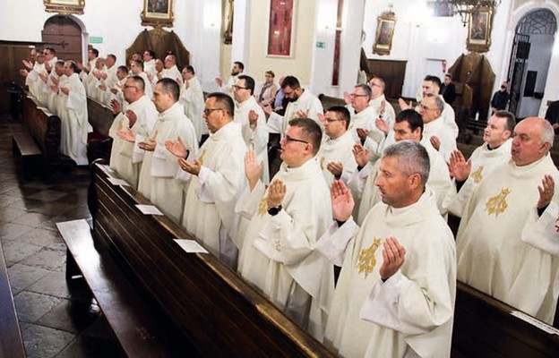 Kapłani nawiedzili diecezjalne sanktuarium w Rokitnie
