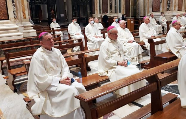 Bp Adam Bałabuch i bp Marek Mendyk w Bazylice Matki Bożej Większej