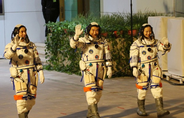 Chiny wysłały na orbitę troje taikonautów w ramach budowy stacji kosmicznej