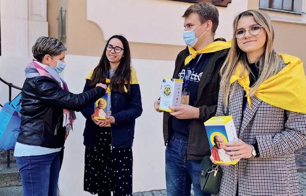 Stypendyści otrzymują pomoc, ale także sami włączają się w wolontariat