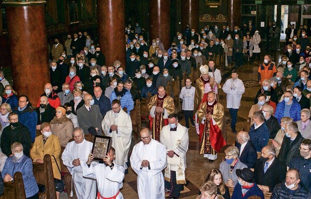 Synod rozpoczęty