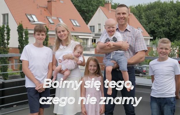 Dominik – chłopiec z Zespołem Downa, który zmienia serce na lepsze