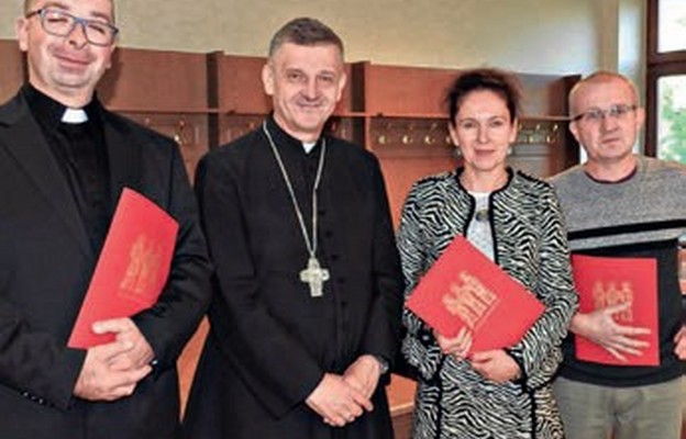 Synodalny zespół przygotuje diecezjalną
syntezę