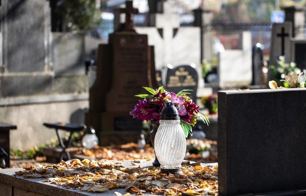 2 listopada, w Dzień Zaduszny, Kościół wspomina wszystkich zmarłych wiernych