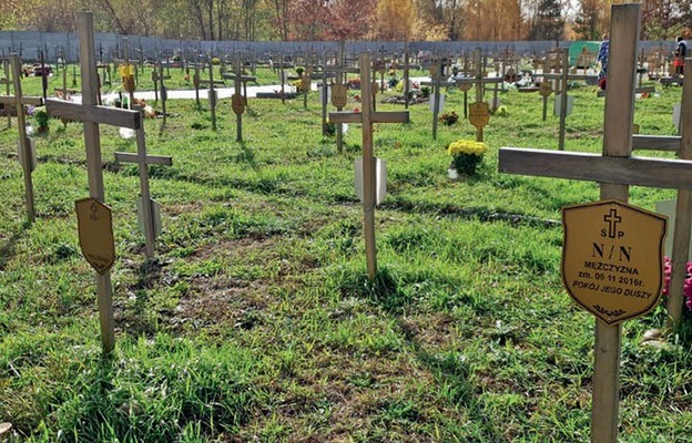 Bezimienne groby na cmentarzu Olechowskim