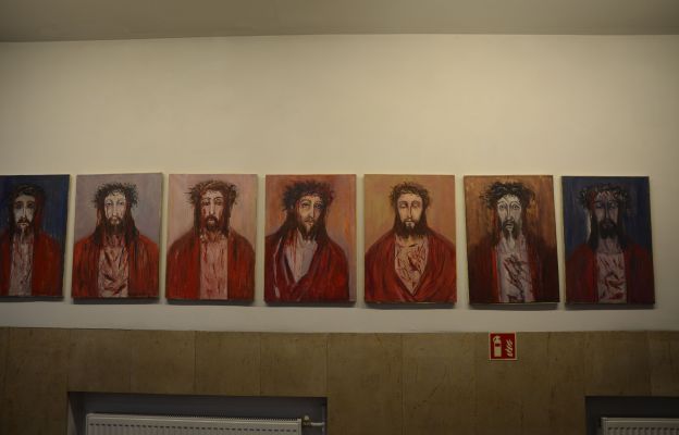 Na wystawie zaprezentowano m.in. cykl wizerunków  Chrystusa zainspirowany obrazem „Ecce Homo” Adama Chmielowskiego 