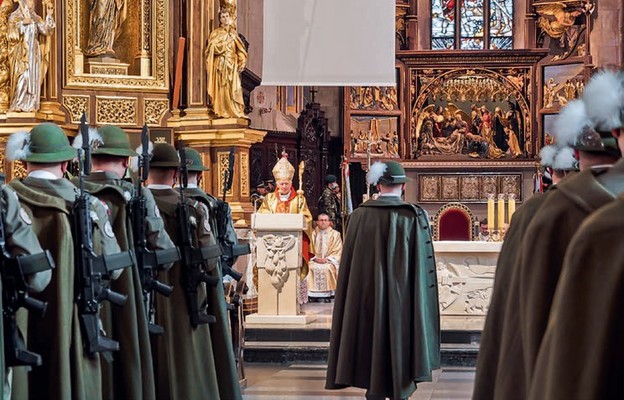 Msza św. w intencji Ojczyzny sprawowana była pod przewodnictwem abp. Adama Szala