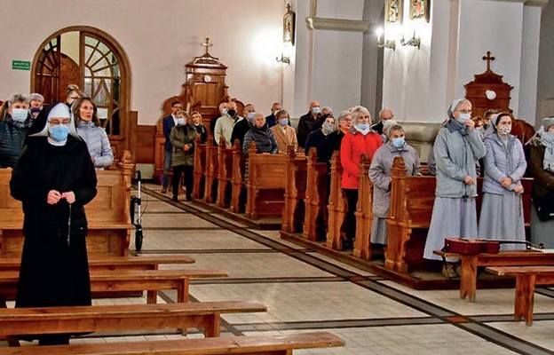 Modlitwa kobiet w biłgorajskim sanktuarium