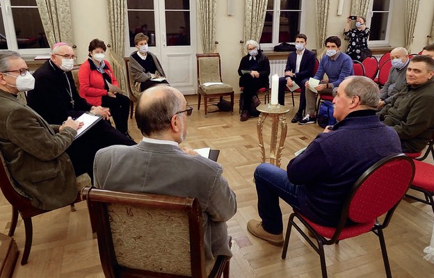 W grupkach dzielenia znaleźli się przedstawiciele różnych środowisk w Kościele